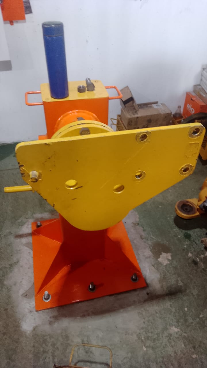 发动机维修用固定柱